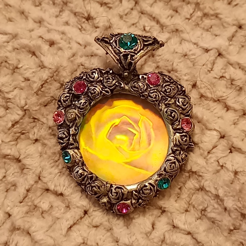 Antique heart pendant w holographic rose Comstock pewter with pink/blue stones